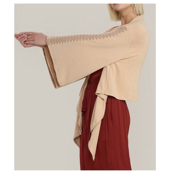 Hello Nite! Luxe Embroidered Kimono in Camel Size S - Picture 5 of 12
